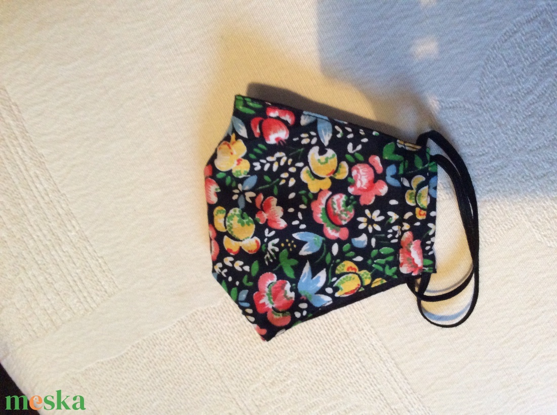 Fekete,rózsákkal, maszk - ruha & divat - maszk, arcmaszk - női - Meska.hu