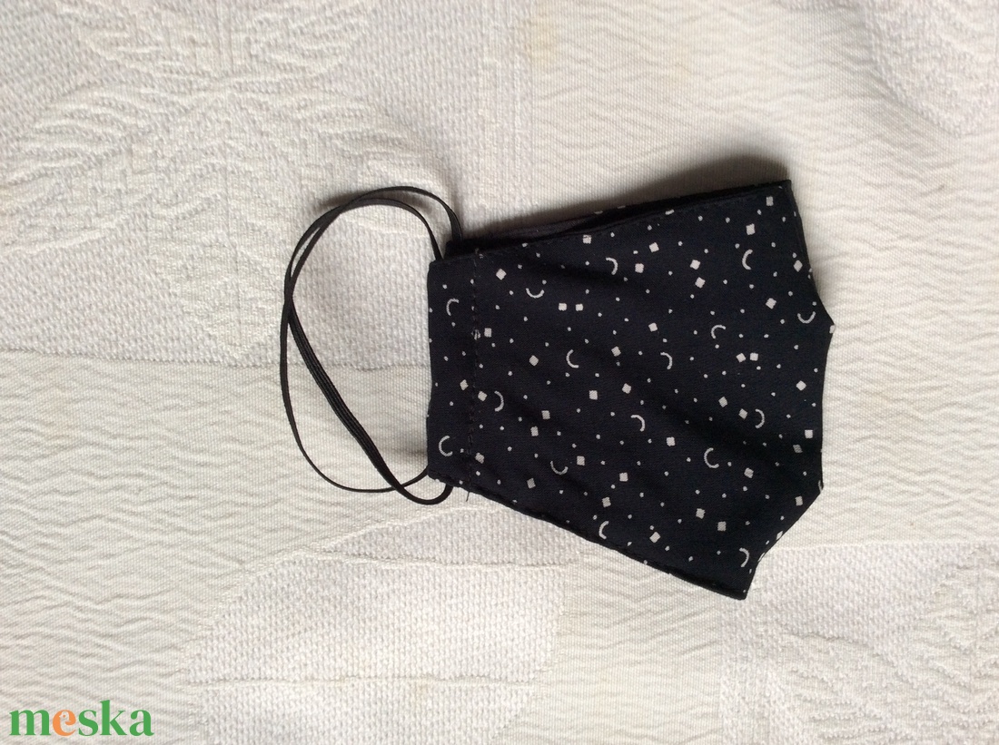 Fekete,fehérpöttyös,holdas, textil maszk - ruha & divat - maszk, arcmaszk - női - Meska.hu Fekete,fehérpöttyös,holdas, textil maszk - ruha & divat - maszk, arcmaszk - női - Meska.hu
