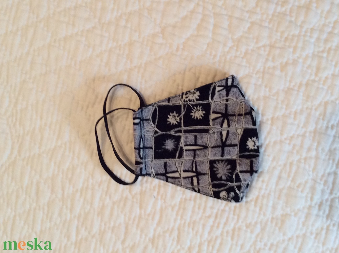 Szürke-fekete ,fehérvirágos maszk  - ruha & divat - maszk, arcmaszk - női - Meska.hu