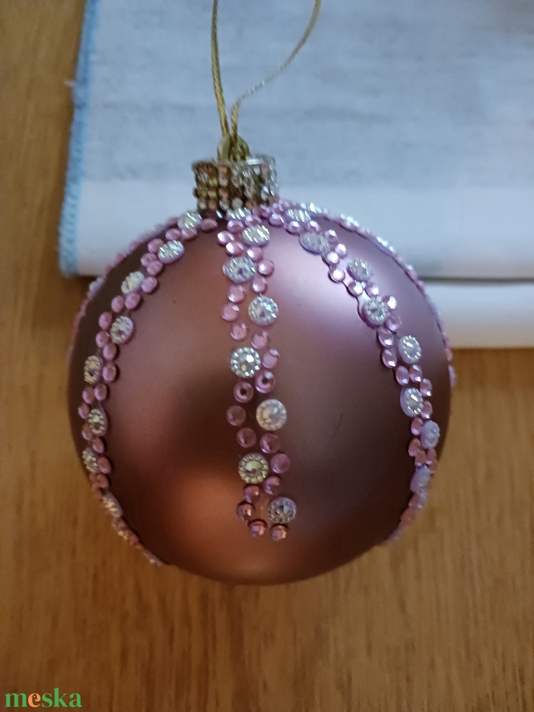 Rosegold diszitett gömb - karácsony - karácsonyi lakásdekoráció - karácsonyfadíszek - Meska.hu Rosegold diszitett gömb - karácsony - karácsonyi lakásdekoráció - karácsonyfadíszek - Meska.hu