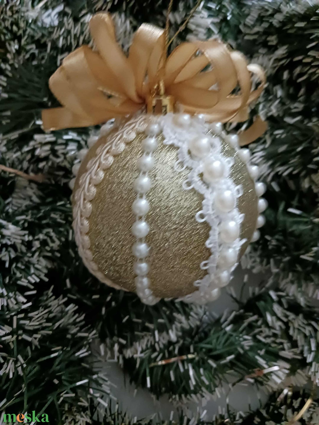 Arany ,fehérrel,bézzsel,diszitett gömb - karácsony - karácsonyi lakásdekoráció - karácsonyfadíszek - Meska.hu Arany ,fehérrel,bézzsel,diszitett gömb - karácsony - karácsonyi lakásdekoráció - karácsonyfadíszek - Meska.hu