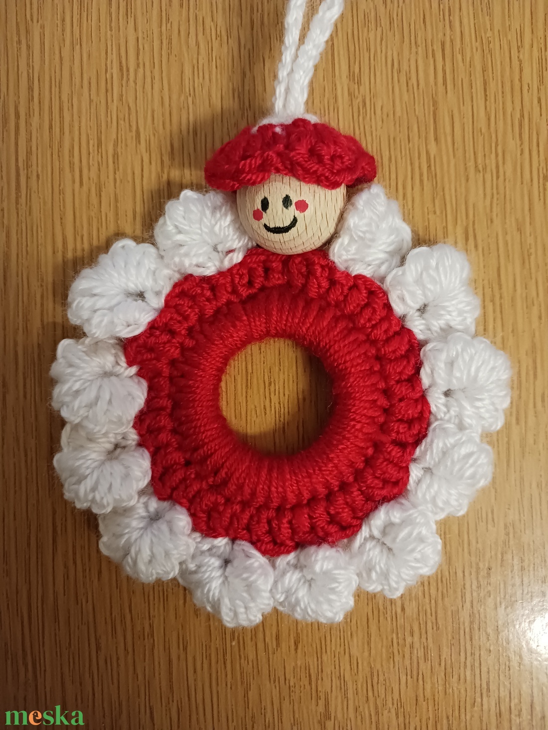 Piros koszorú,fejecskével. - otthon & életmód - dekoráció - fali és függő dekoráció - függődísz - Meska.hu