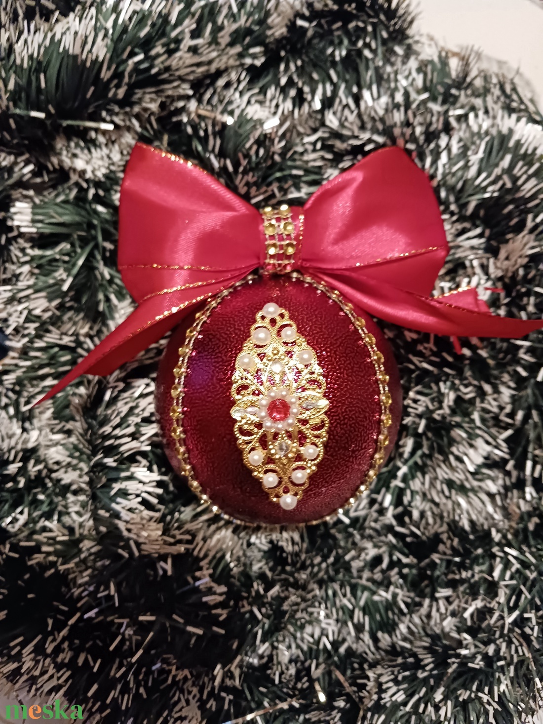 Piros-arany,diszitett gömb - karácsony - karácsonyi lakásdekoráció - karácsonyfadíszek - Meska.hu