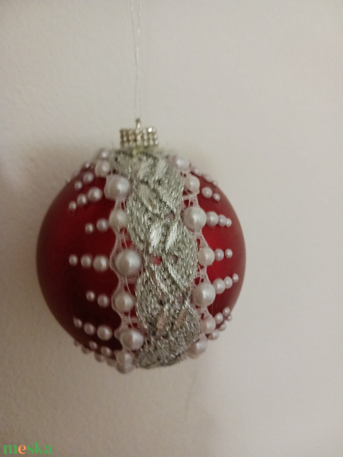 Piros, diszitett gömb ezüsttel - karácsony - karácsonyi lakásdekoráció - karácsonyfadíszek - Meska.hu