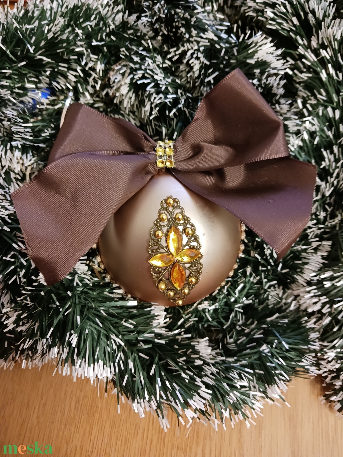 Pezsgőszinű,diszitett gömb - karácsony - karácsonyi lakásdekoráció - karácsonyfadíszek - Meska.hu