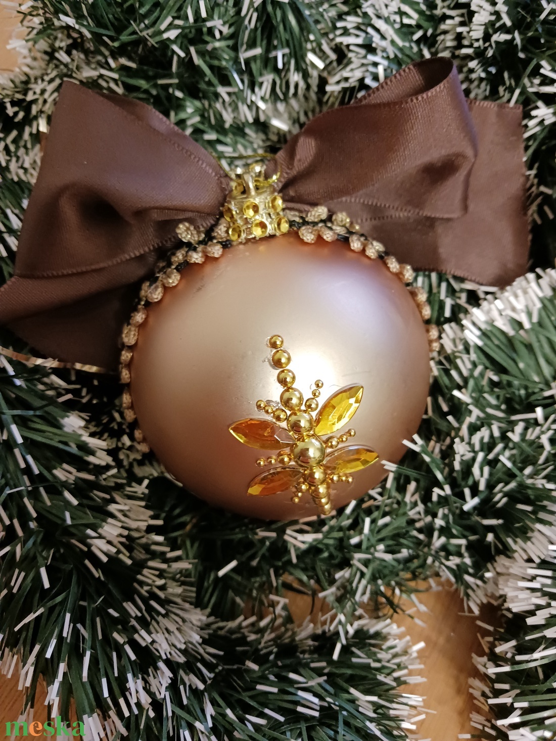 Pezsgőszinű,diszitett gömb - karácsony - karácsonyi lakásdekoráció - karácsonyfadíszek - Meska.hu