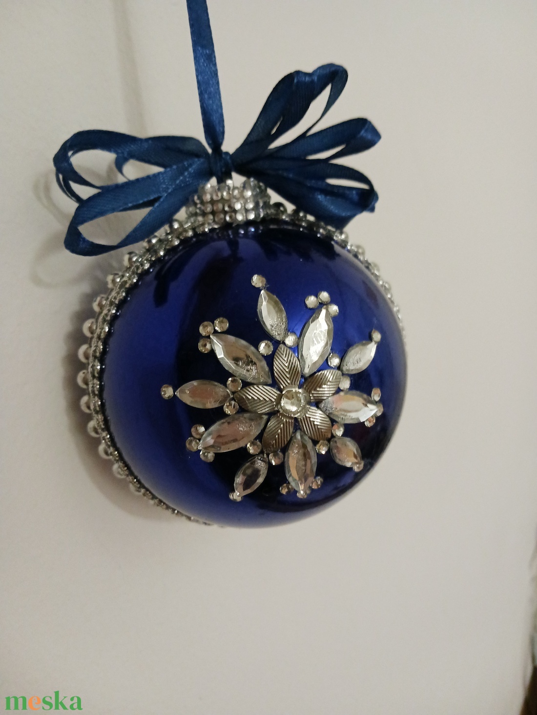 Királykék diszitett nagy gömb - karácsony - karácsonyi lakásdekoráció - karácsonyfadíszek - Meska.hu