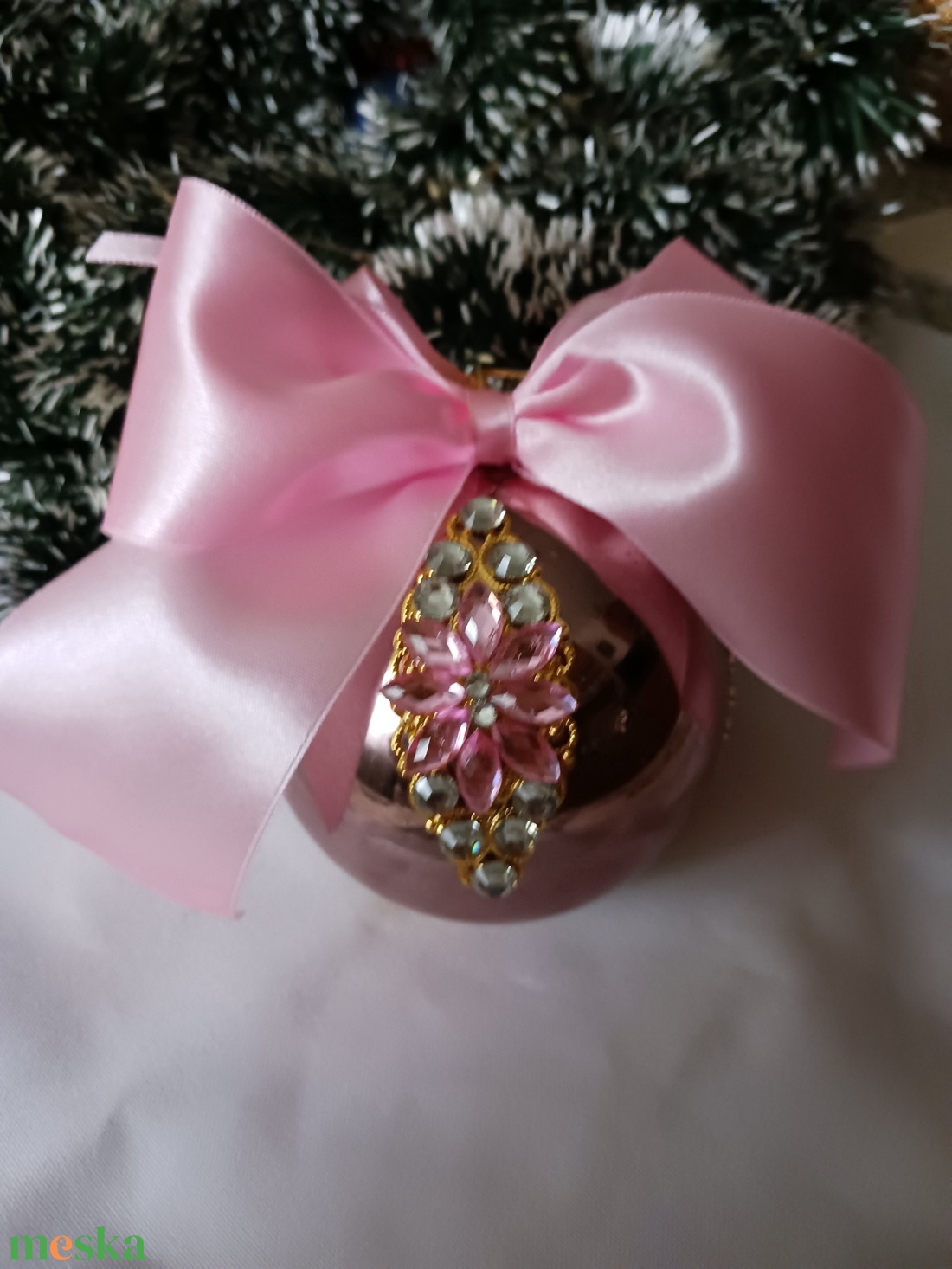 Rozegold,diszitett gömb - karácsony - karácsonyi lakásdekoráció - karácsonyfadíszek - Meska.hu