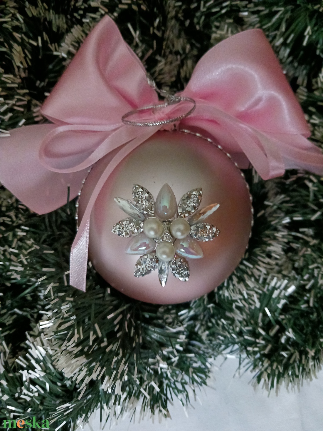 Rozsaszin,diszitett gömb - karácsony - karácsonyi lakásdekoráció - karácsonyfadíszek - Meska.hu