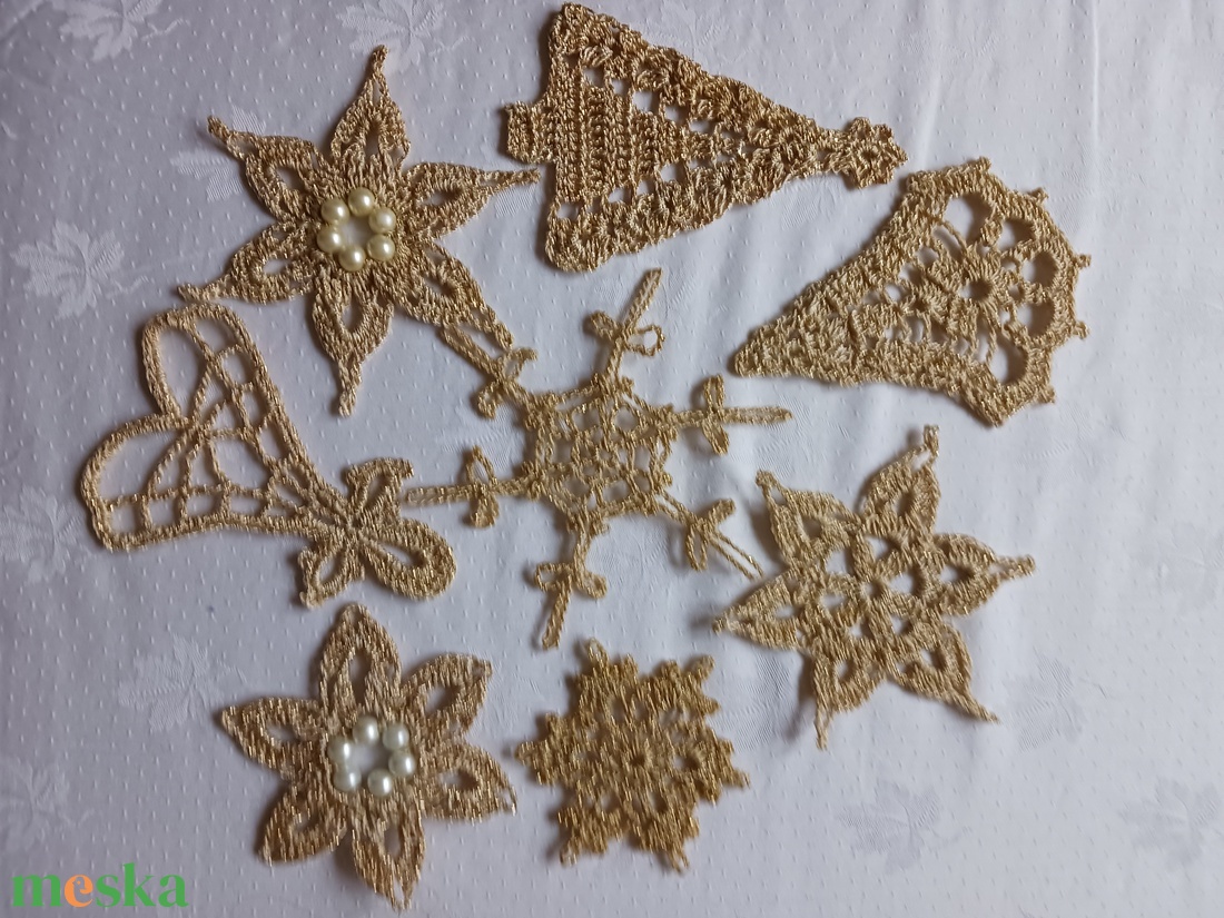 Arany karácsonyi diszek - karácsony - karácsonyi lakásdekoráció - karácsonyfadíszek - Meska.hu