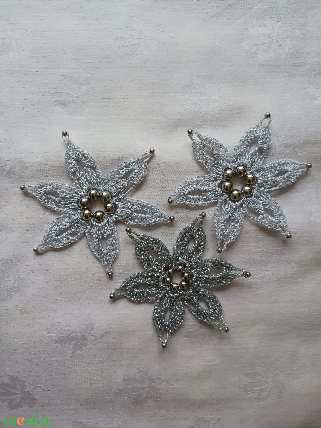 Ezüst karácsonyi diszek - karácsony - karácsonyi lakásdekoráció - karácsonyfadíszek - Meska.hu