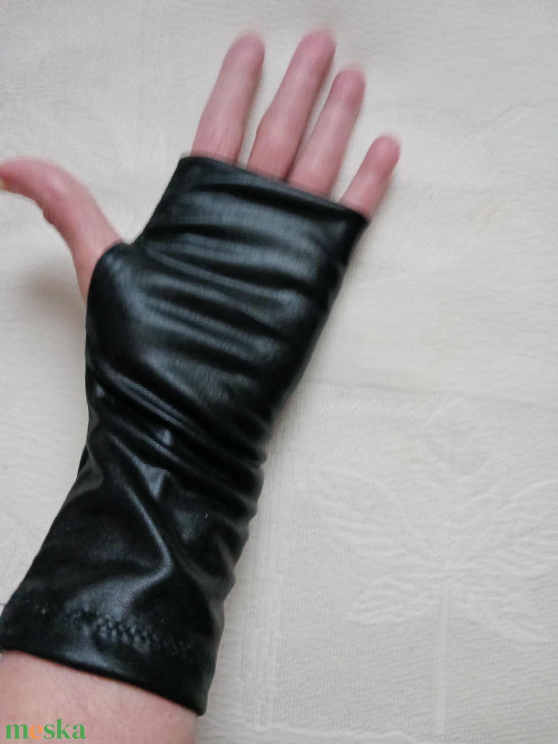 Baglyos bézs kesztyű  - ruha & divat - sál, sapka, kendő - kesztyű - Meska.hu