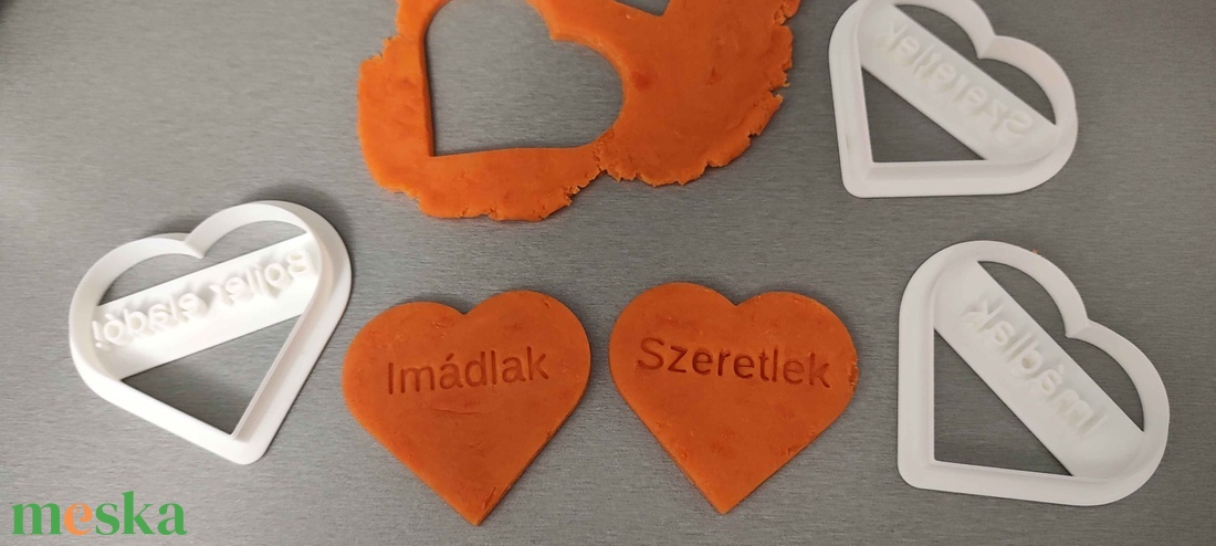 Egyedi sütikiszúró - Személyre szabható névreszóló szív alakú sütikiszúró � egyedi felirattal, tökéletes ajándék! - otthon & életmód - konyhafelszerelés, tálalás - sütés, főzés - sütikiszúró - Meska.hu