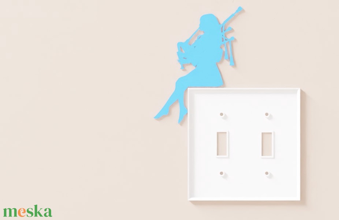 Dudás lány kapcsolódísz � 3D nyomtatott, PLA, kb. 6�6 cm, zene és hangulat a faladon - otthon & életmód - dekoráció - fali és függő dekoráció - falra akasztható dekor - Meska.hu