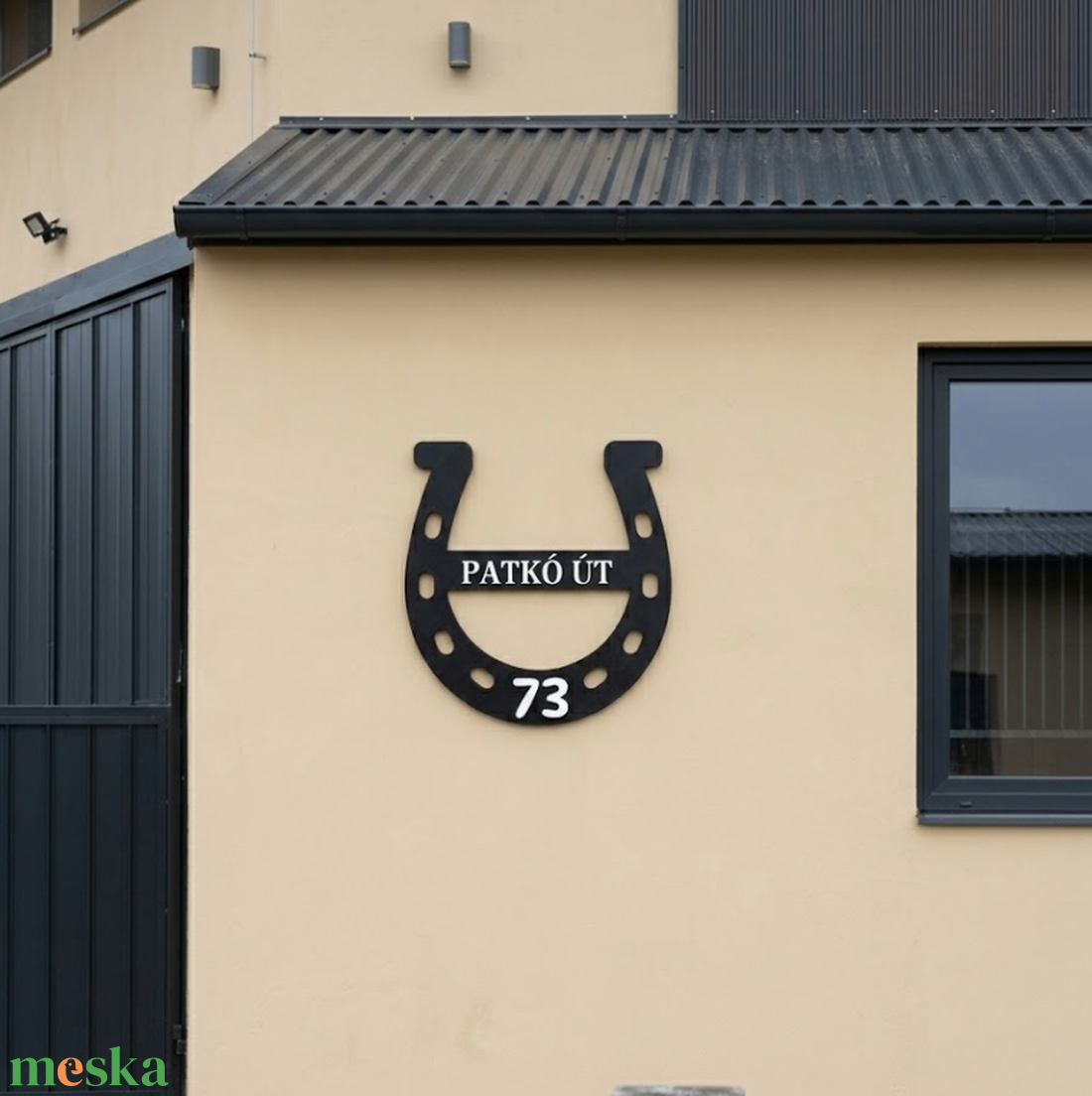 Patkó házszámtábla szerencse motívummal - Egyedi 3D nyomtatott lovas házszám - otthon & életmód - ház & kert - házszám - Meska.hu