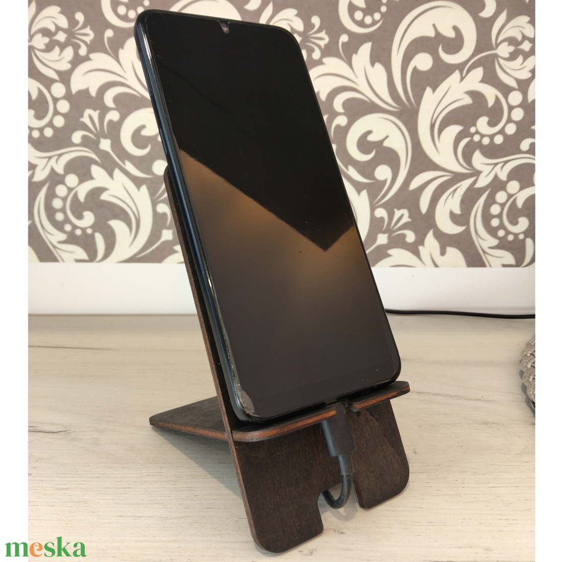 Asztali telefontartó madártoll mintával ébenfekete színben - otthon & életmód - tárolás & rendszerezés - íróasztali tároló - Meska.hu Asztali telefontartó madártoll mintával ébenfekete színben - otthon & életmód - tárolás & rendszerezés - íróasztali tároló - Meska.hu