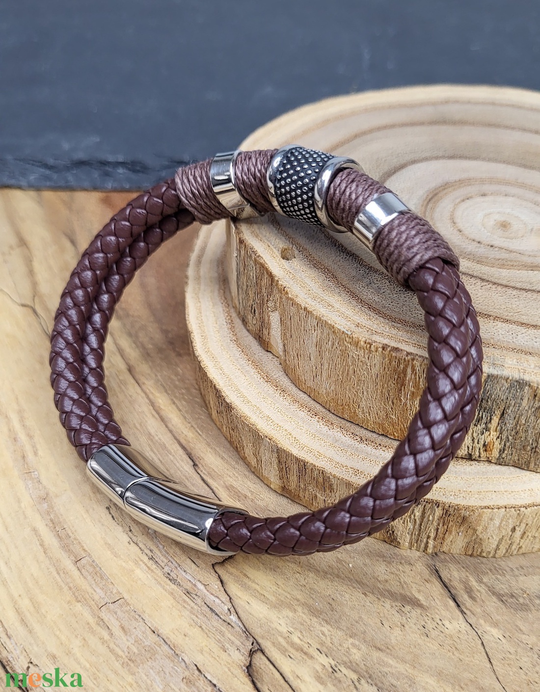 Férfi fonott Bőr karkötő barna, mágnes csattal - ékszer - karkötő - fonott karkötő - Meska.hu