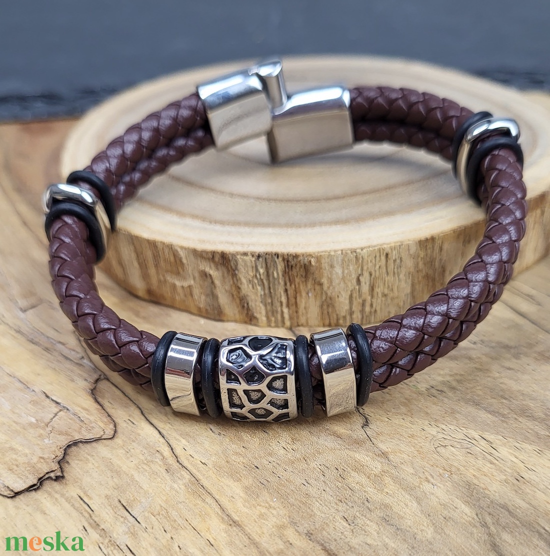 Férfi fonott Bőr karkötő barna, nemesacél mágnes csattal és kiegészítőkkel - ékszer - karkötő - fonott karkötő - Meska.hu