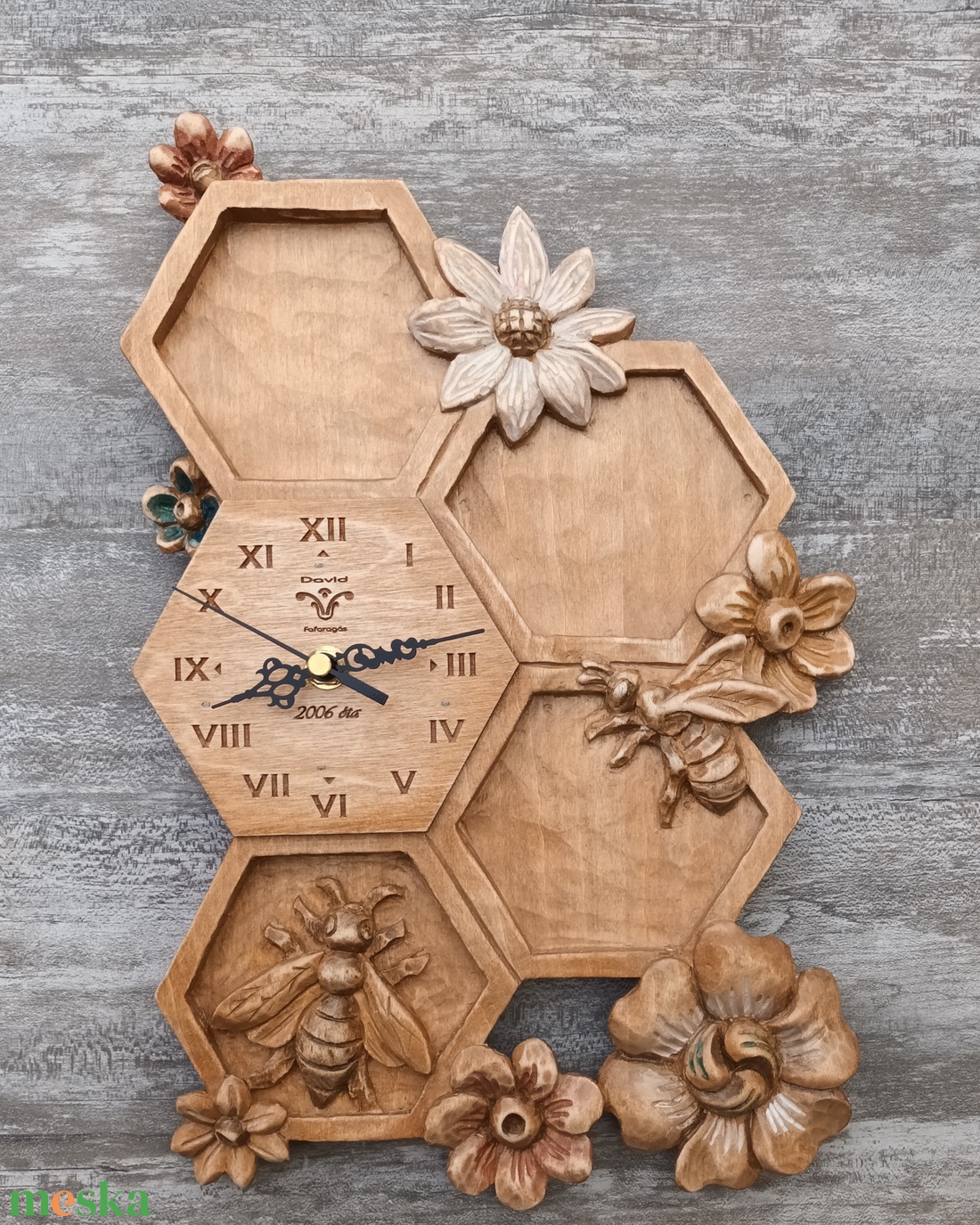 méhecske méhóra virágóra méhészeti ajándék méhsejt falióra faóra egyedióra méhészóra virágosóra méh méhészeknek óra fa - otthon & életmód - dekoráció - fali és függő dekoráció - falióra & óra - Meska.hu