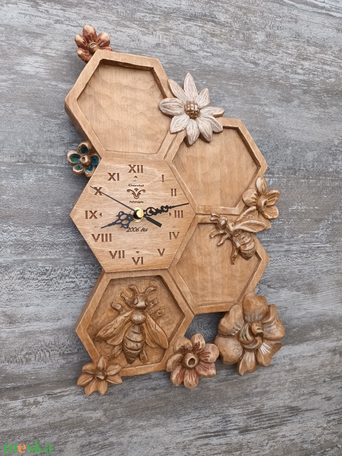 méhecske méhóra virágóra méhészeti ajándék méhsejt falióra faóra egyedióra méhészóra virágosóra méh méhészeknek óra fa - otthon & életmód - dekoráció - fali és függő dekoráció - falióra & óra - Meska.hu