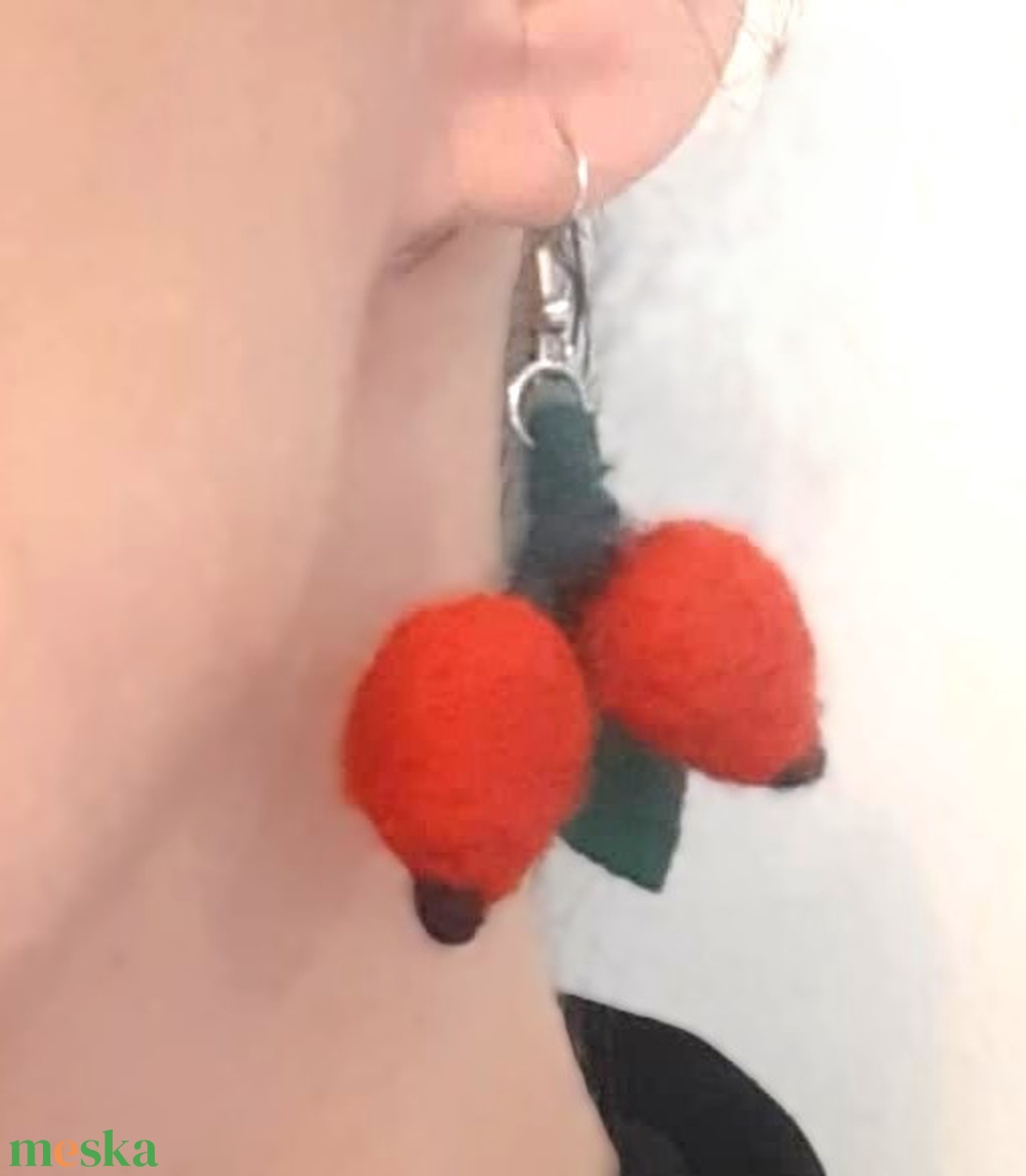 Tűnemez csipkebogyó fülbevaló - ékszer - fülbevaló - lógó fülbevaló - Meska.hu