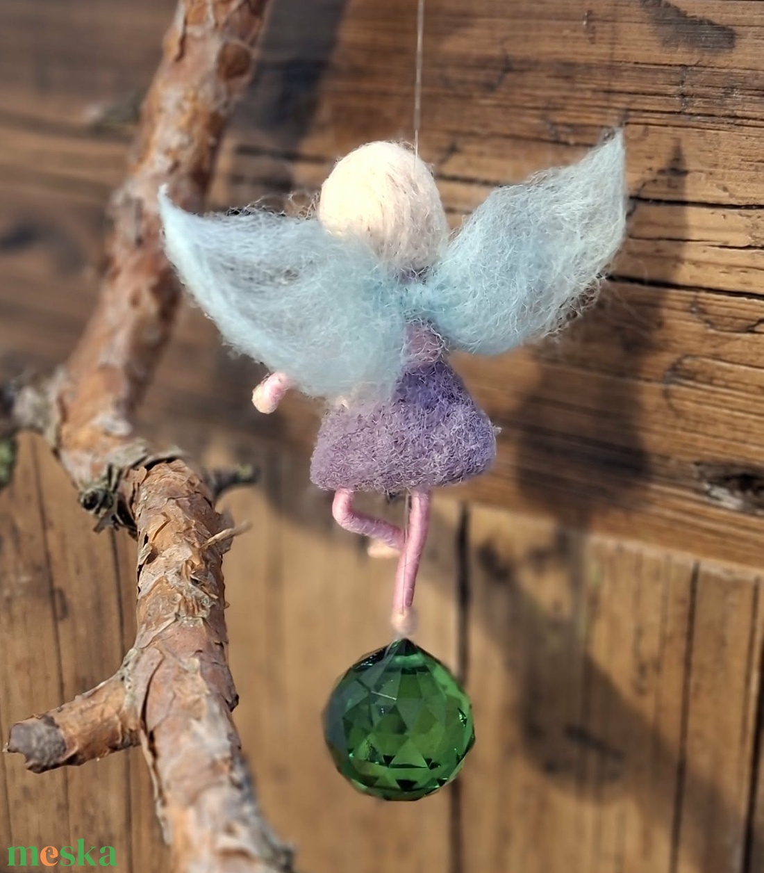 Nemez tündér zöld üvegkristály napfogóval - otthon & életmód - dekoráció - fali és függő dekoráció - függődísz - Meska.hu
