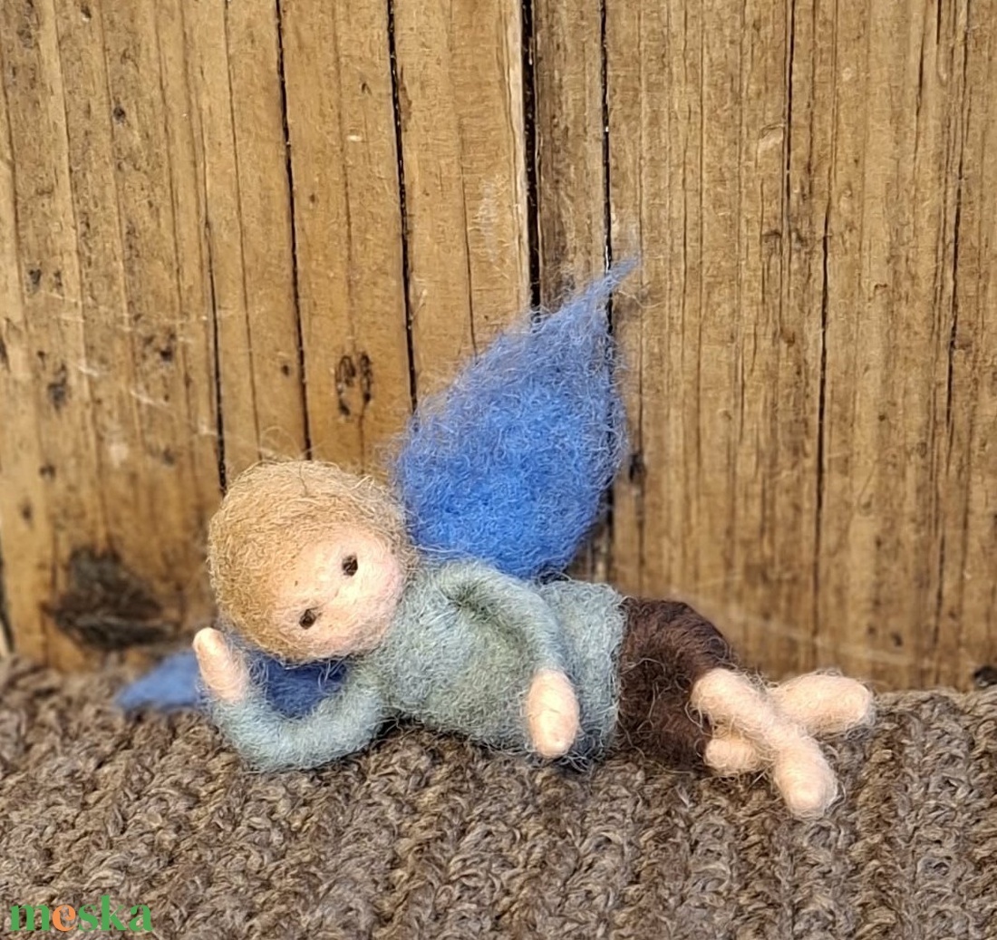 Nemez tündefiú barna nadrágban  - otthon & életmód - dekoráció - manók - Meska.hu