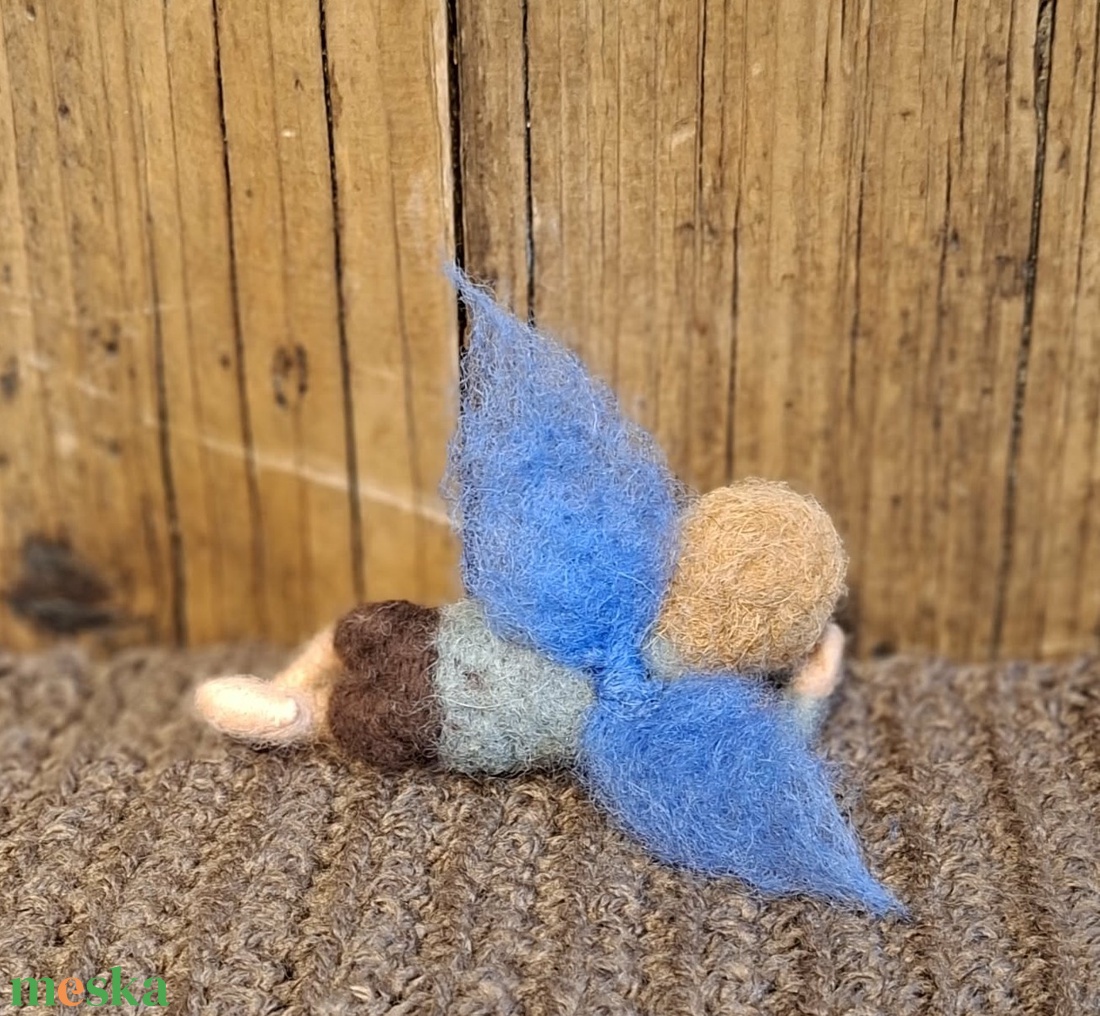 Nemez tündefiú barna nadrágban  - otthon & életmód - dekoráció - manók - Meska.hu