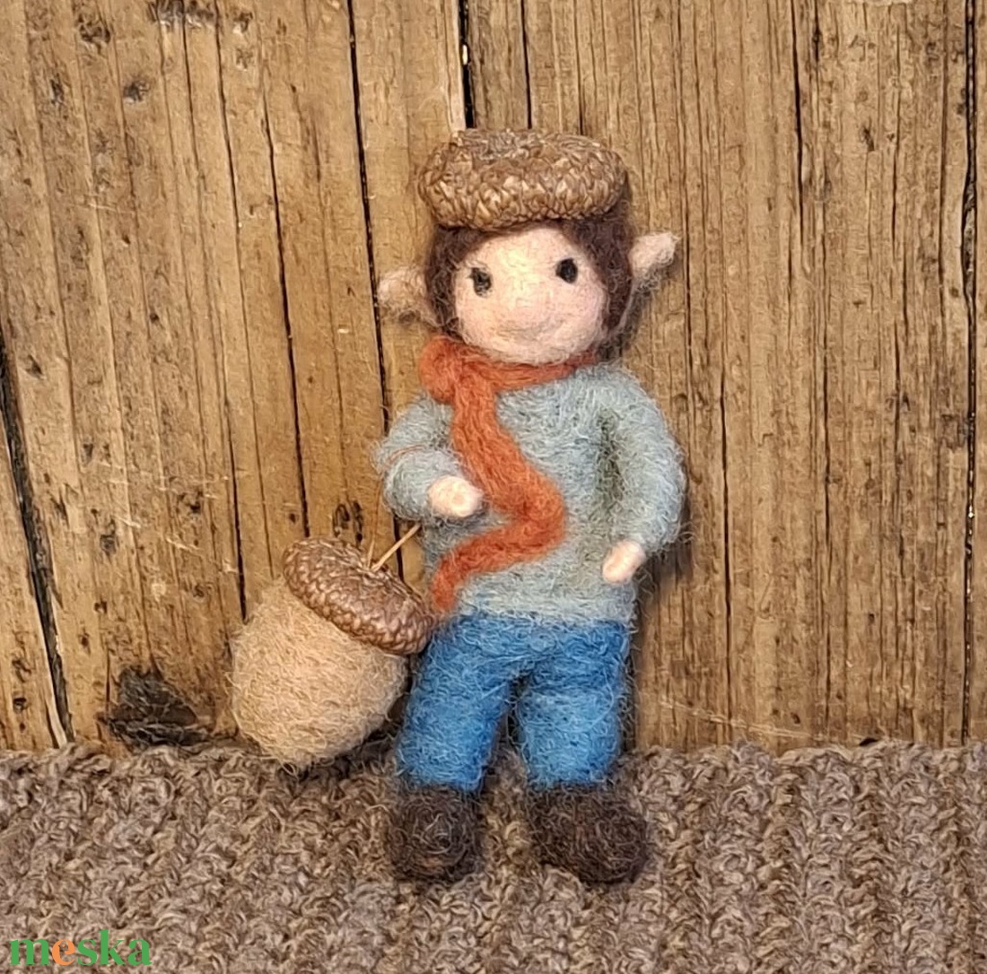 Nemez manó tölgyfamakk kalapban - otthon & életmód - dekoráció - manók - Meska.hu