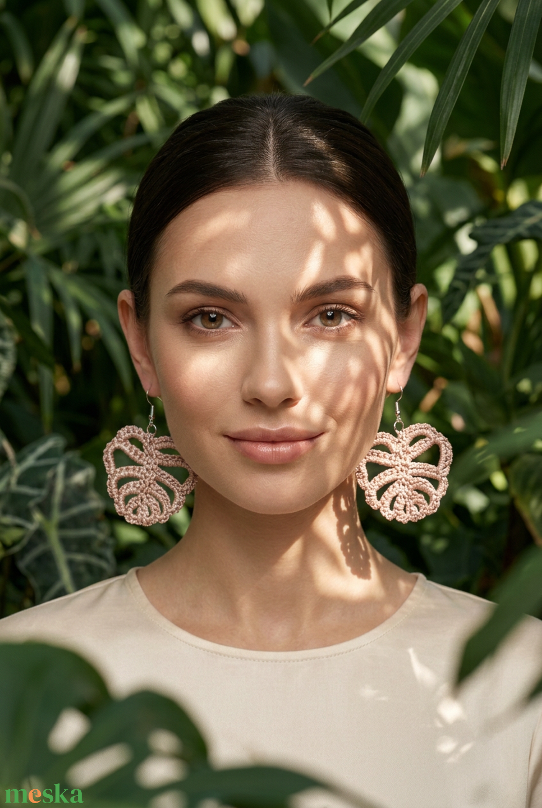 Monstera Elegance � Kézzel horgolt monstera levél fülbevaló (Soft Copper) - ékszer - fülbevaló - lógó fülbevaló - Meska.hu