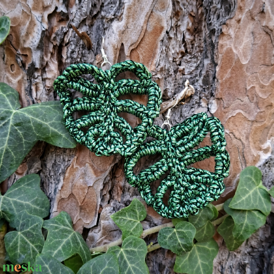 Monstera Jungle Magic � Kézzel horgolt monstera levél fülbevaló (Emerald Green) - ékszer - fülbevaló - lógó fülbevaló - Meska.hu