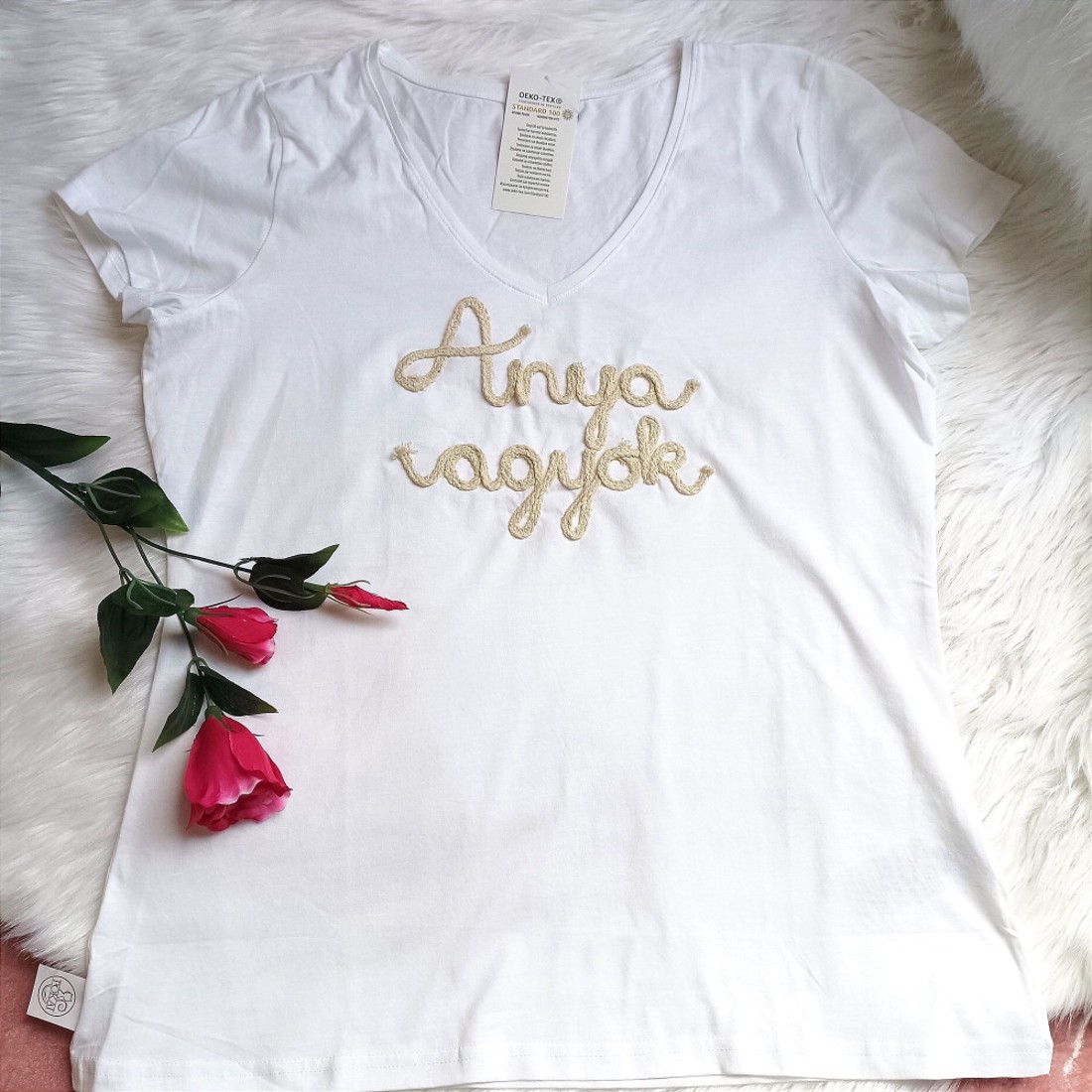 "Anya vagyok" női póló - ruha & divat - női ruha - póló, felső - Meska.hu