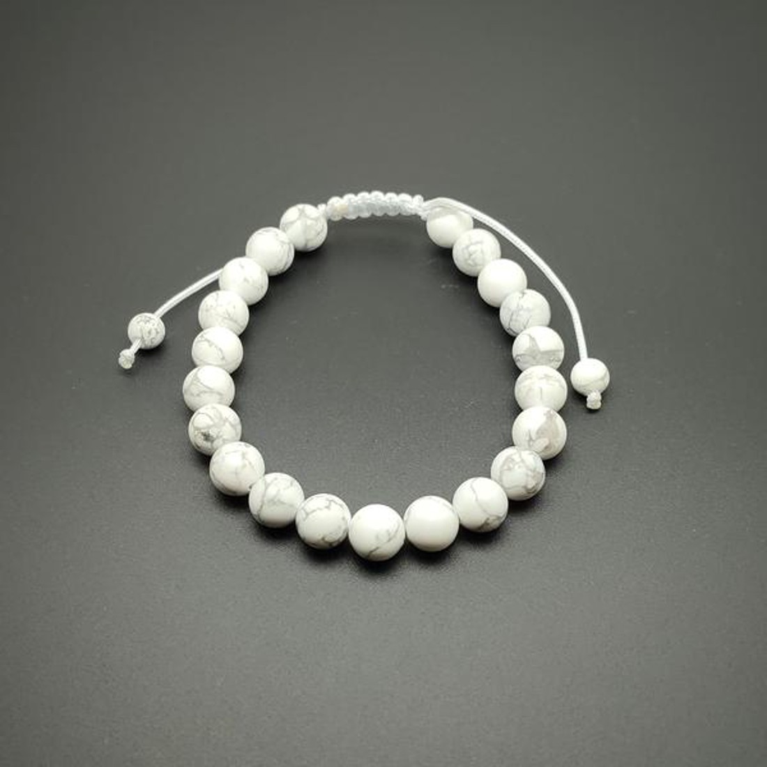 Howlit csúszócsomós golyó karkötő 8-9mm - ékszer - karkötő - ásványkarkötő - Meska.hu