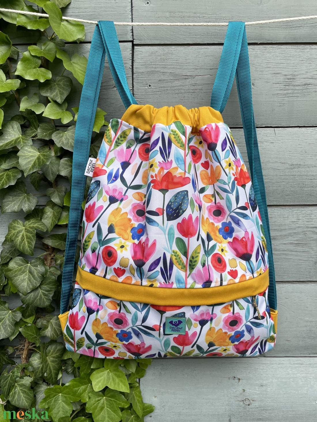 Összehúzható hátizsák színes, virágos mintával, első zsebbel - sárga/türkiz - táska & tok - hátizsák - tornazsák, gymbag - Meska.hu