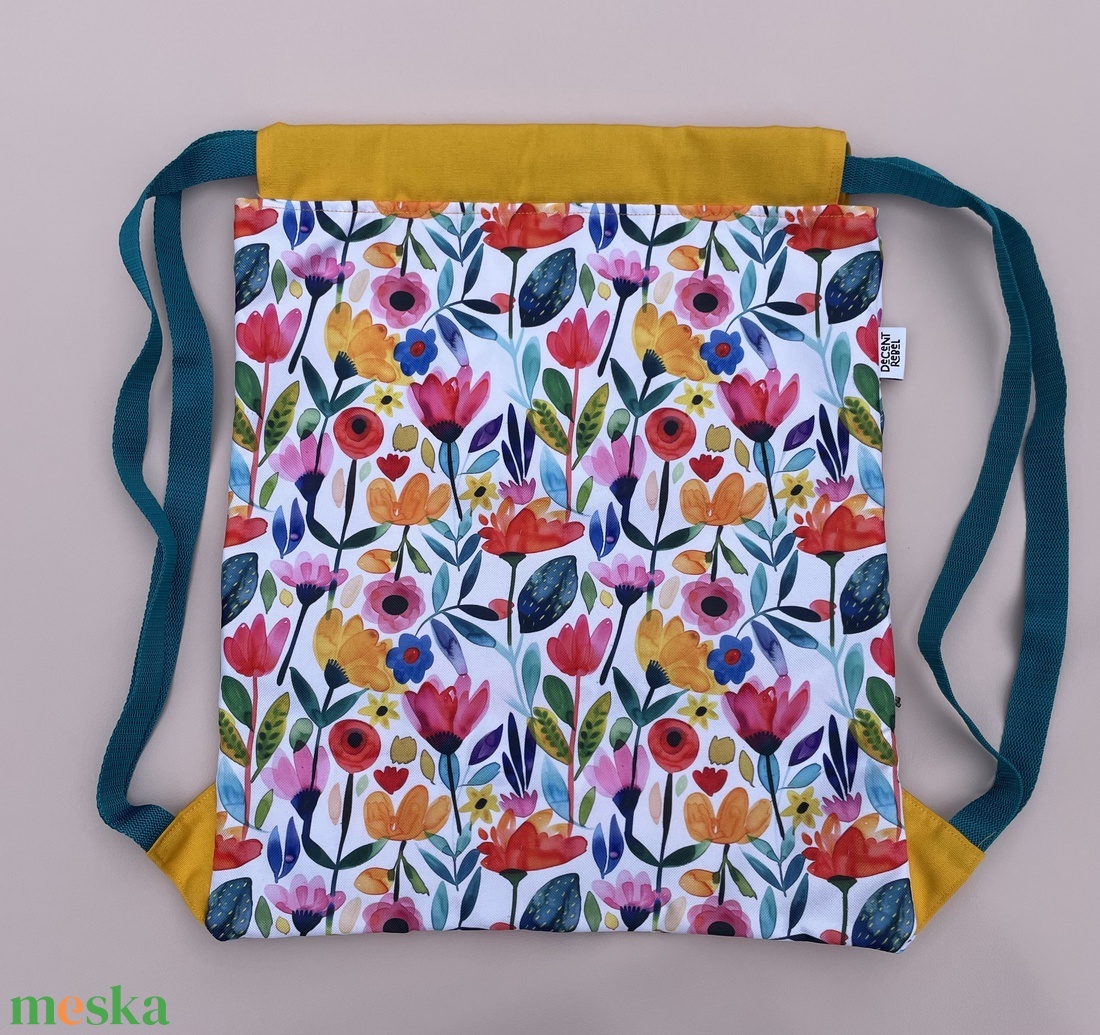 Összehúzható hátizsák színes, virágos mintával, első zsebbel - sárga/türkiz - táska & tok - hátizsák - tornazsák, gymbag - Meska.hu