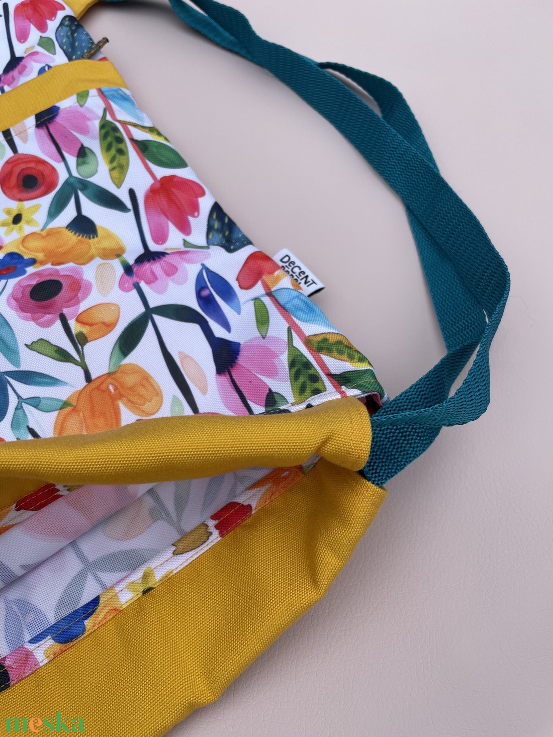 Összehúzható hátizsák színes, virágos mintával, első zsebbel - sárga/türkiz - táska & tok - hátizsák - tornazsák, gymbag - Meska.hu