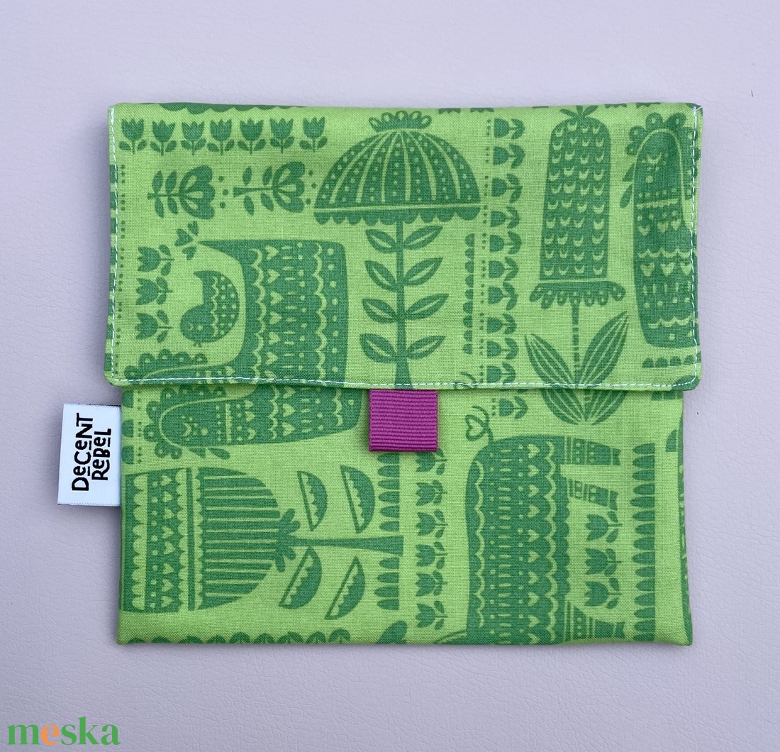 Uzsonnás tasak - zöld állatmintás/sötét rózsaszín - táska & tok - uzsonna- & ebéd tartó - szendvics csomagoló - Meska.hu