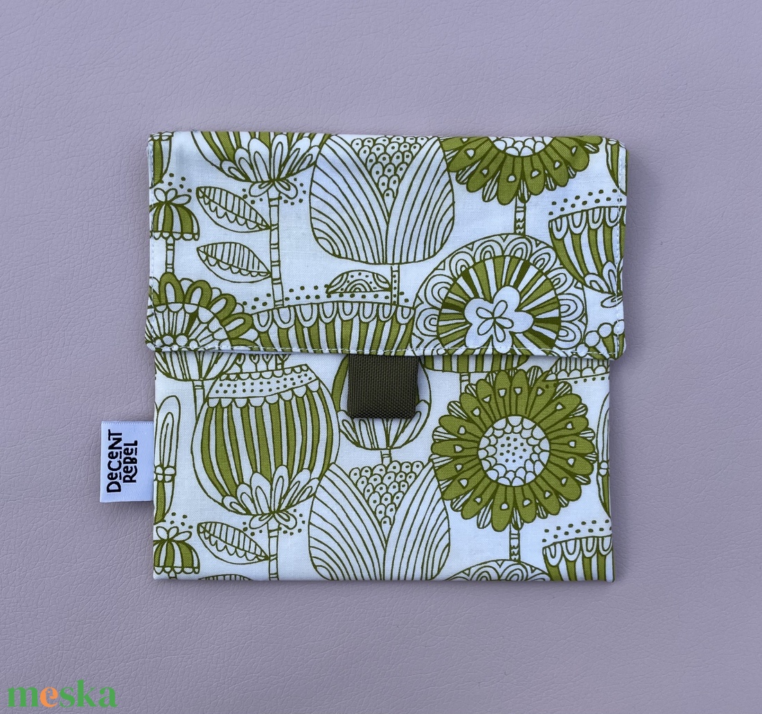 Uzsonnás tasak - fehér-zöld nagy virág mintás/zöld - táska & tok - uzsonna- & ebéd tartó - szendvics csomagoló - Meska.hu