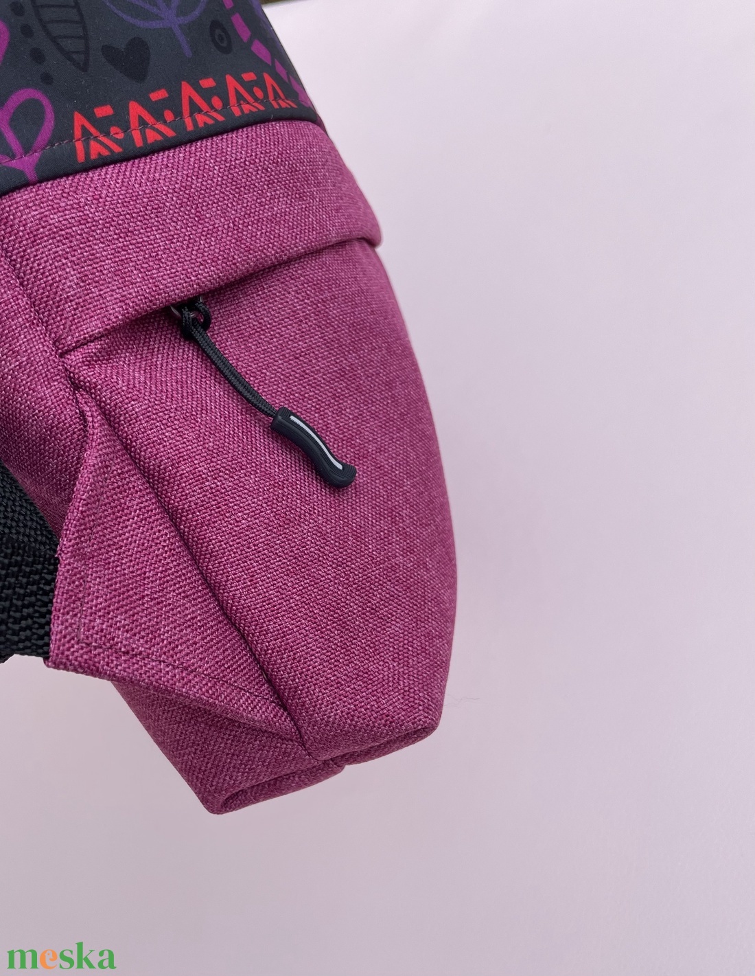 Összehúzható hátizsák, szarvasos mintával, softshell és bútorszövet anyagból, fekete pánttal - táska & tok - hátizsák - tornazsák, gymbag - Meska.hu