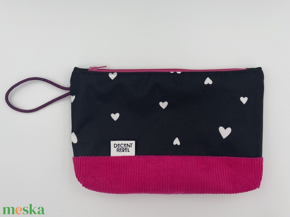 Szívecskés pipere táska pink korddal, rózsaszín füllel - táska & tok - neszesszer - Meska.hu Szívecskés pipere táska pink korddal, rózsaszín füllel - táska & tok - neszesszer - Meska.hu