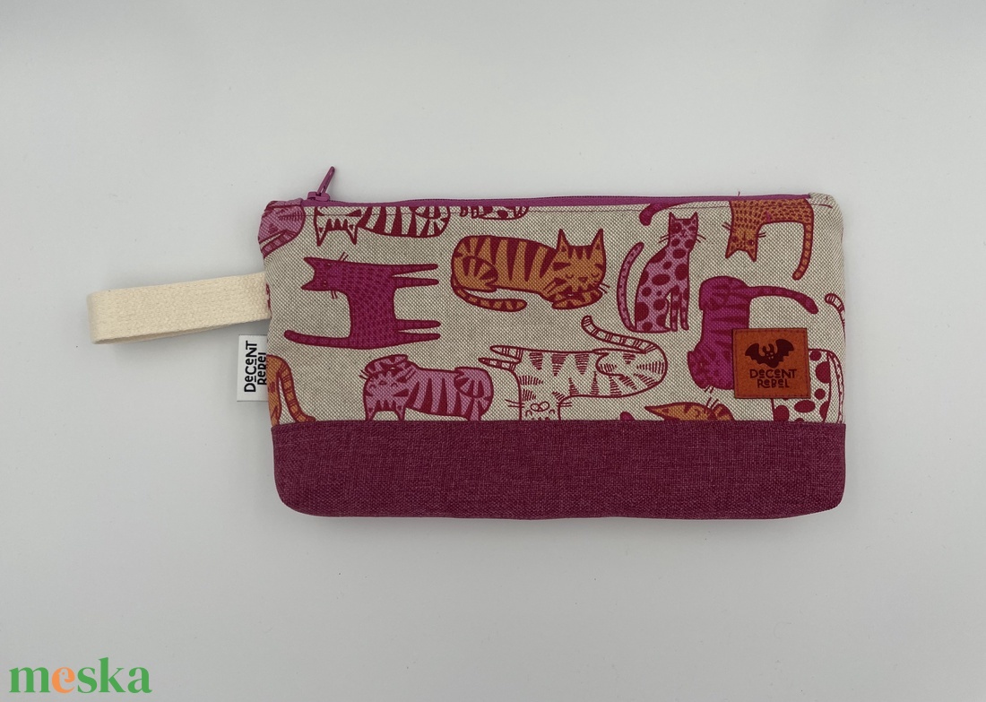 Pipere táska cicákkal - rózsaszín, narancs logóval - táska & tok - neszesszer - Meska.hu