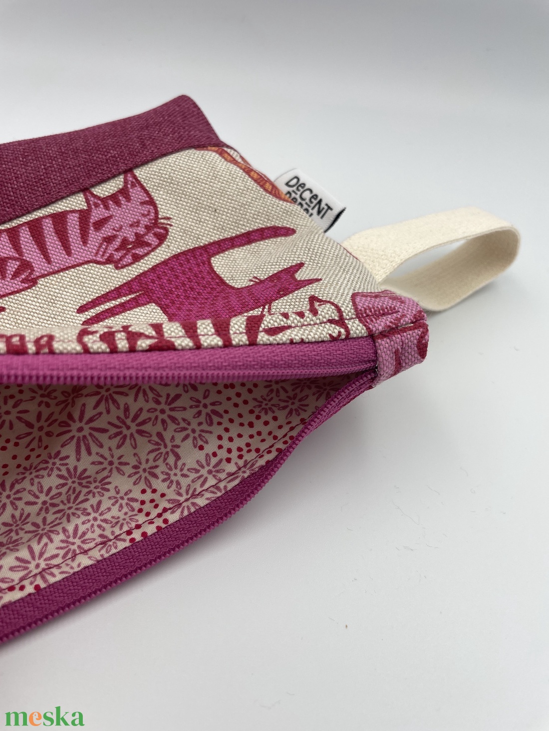 Pipere táska cicákkal - rózsaszín, narancs logóval - táska & tok - neszesszer - Meska.hu