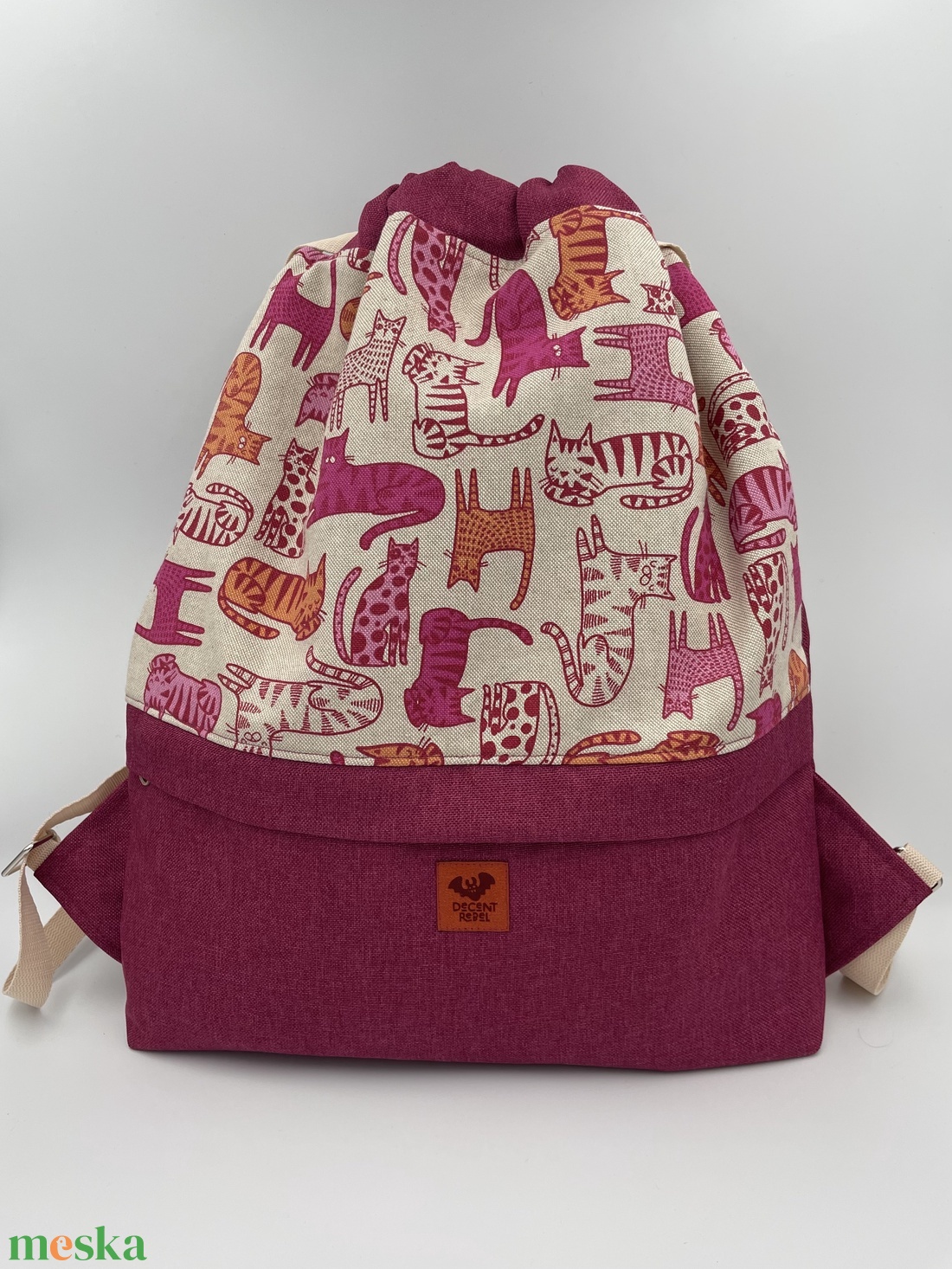 Összehúzható hátizsák cicás mintával, első zsebbel - magenta/drapp - táska & tok - hátizsák - tornazsák, gymbag - Meska.hu