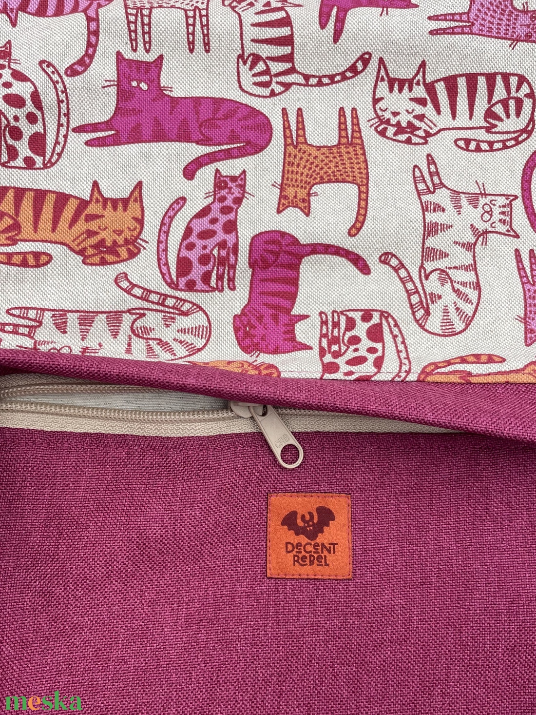 Összehúzható hátizsák cicás mintával, első zsebbel - magenta/drapp - táska & tok - hátizsák - tornazsák, gymbag - Meska.hu