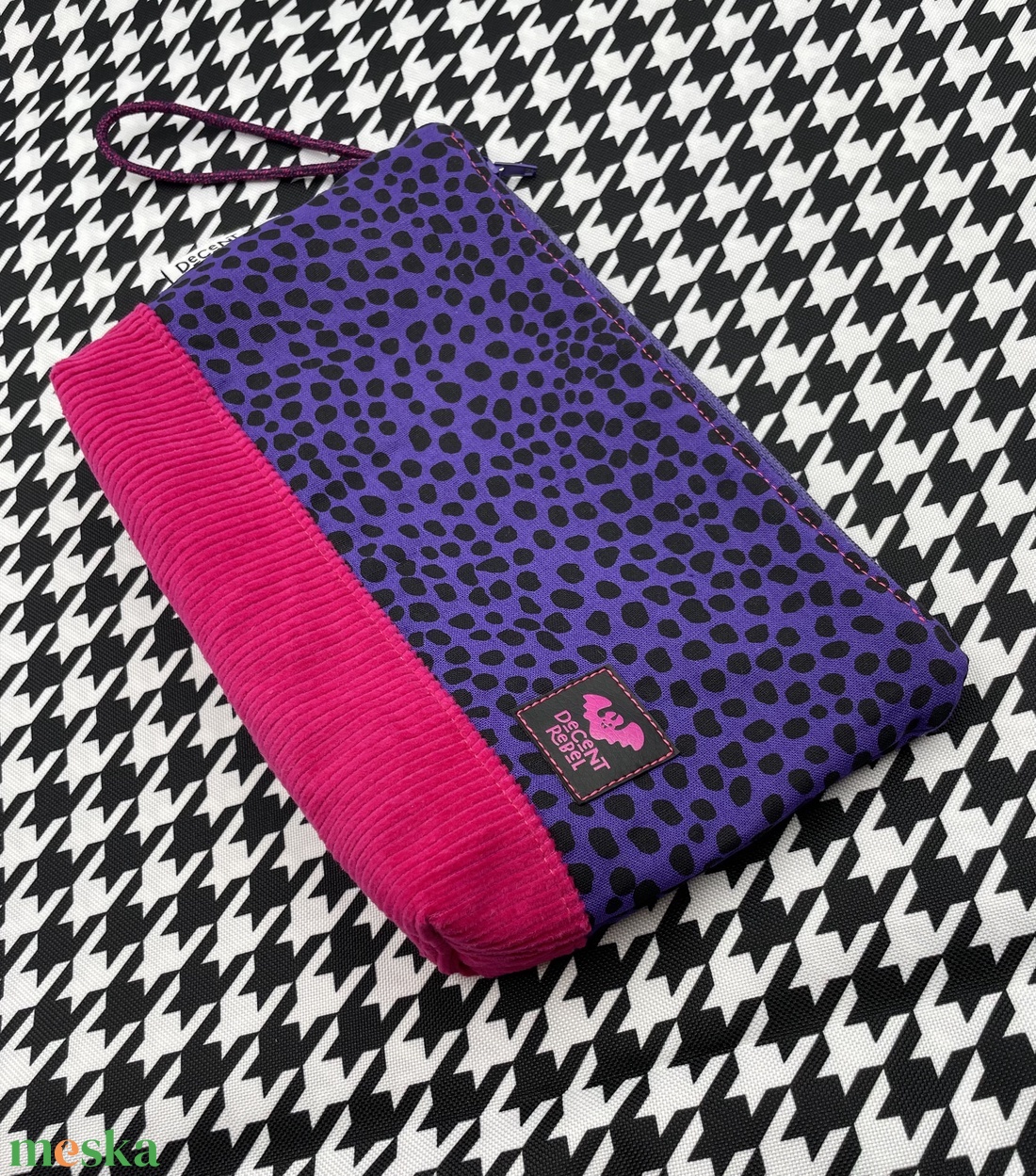 Lila-fekete foltos pipere táska magenta korddal - táska & tok - neszesszer - Meska.hu Lila-fekete foltos pipere táska magenta korddal - táska & tok - neszesszer - Meska.hu