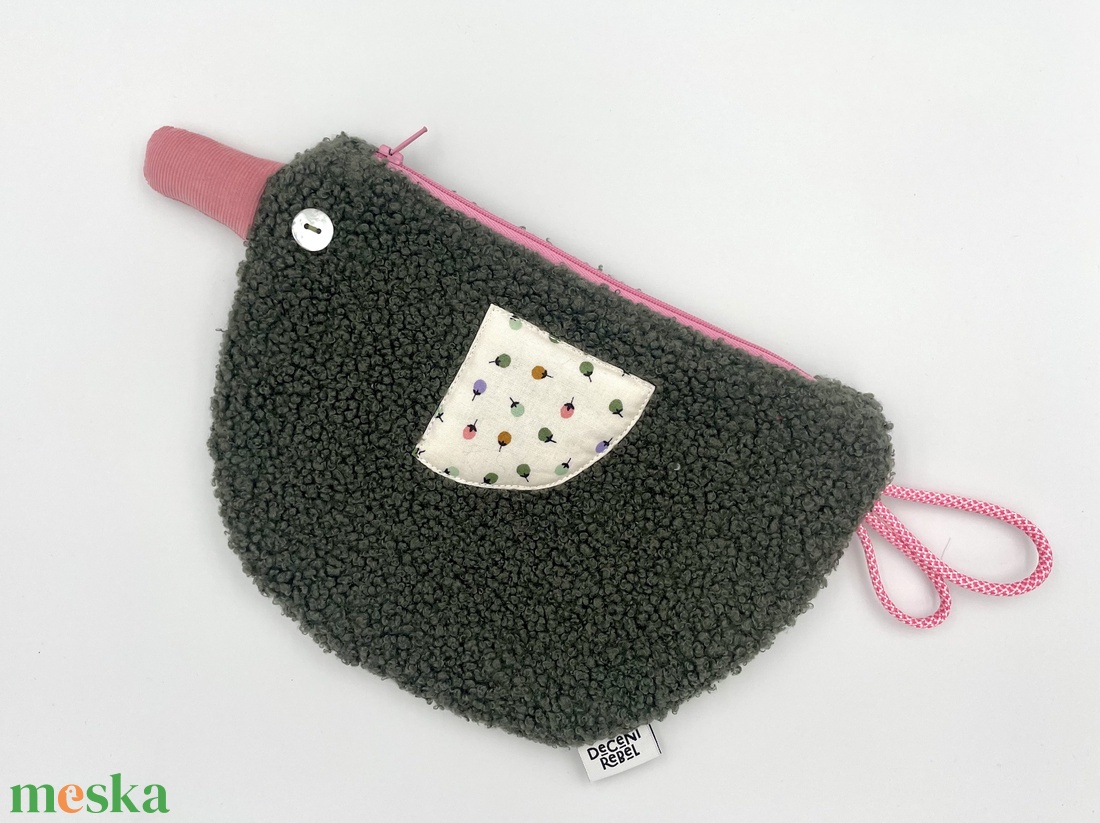 Kacsa haver pipere táska - sötétzöld buklé/bogyós termések - táska & tok - neszesszer - Meska.hu