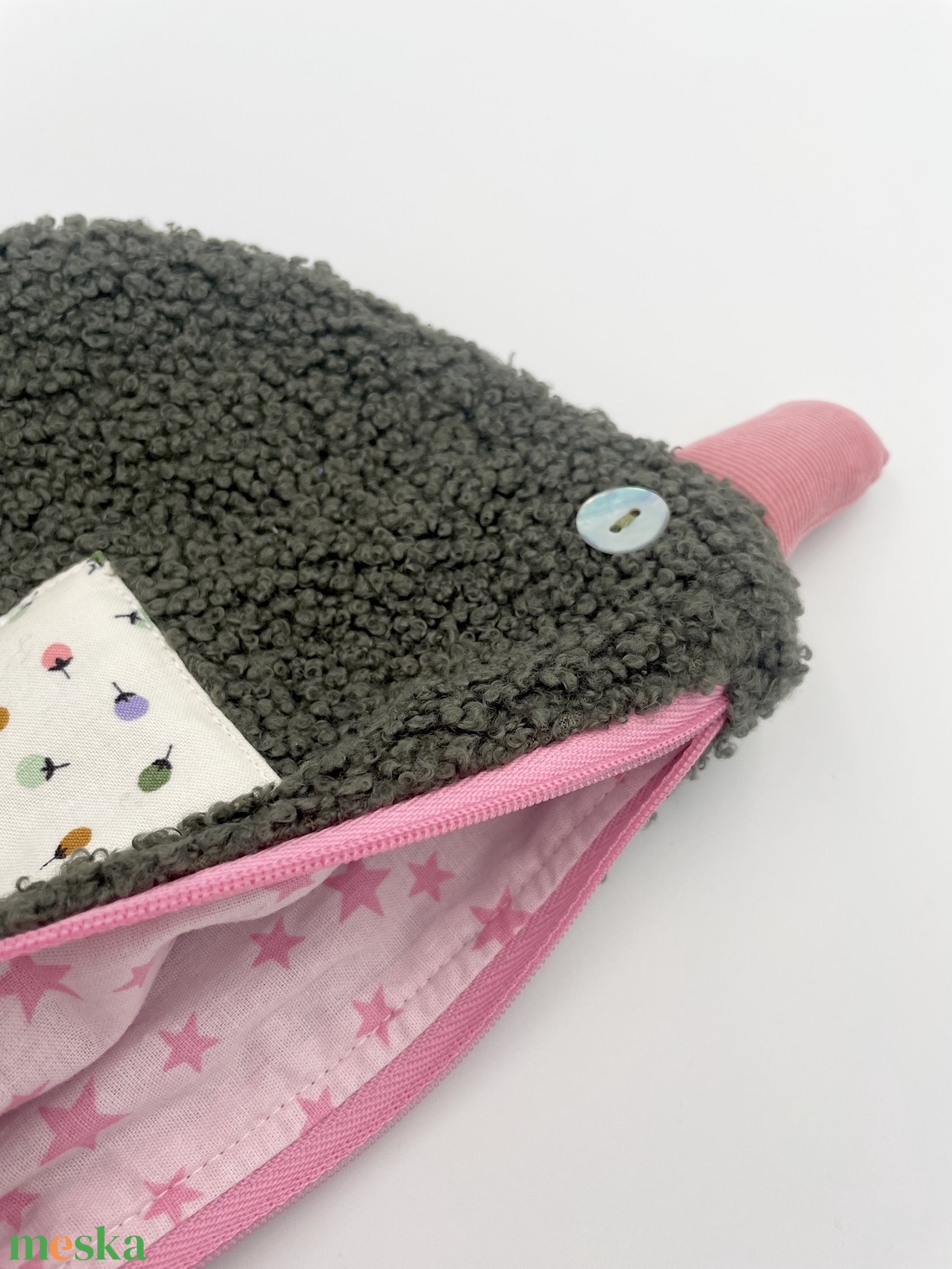 Kacsa haver pipere táska - sötétzöld buklé/bogyós termések - táska & tok - neszesszer - Meska.hu