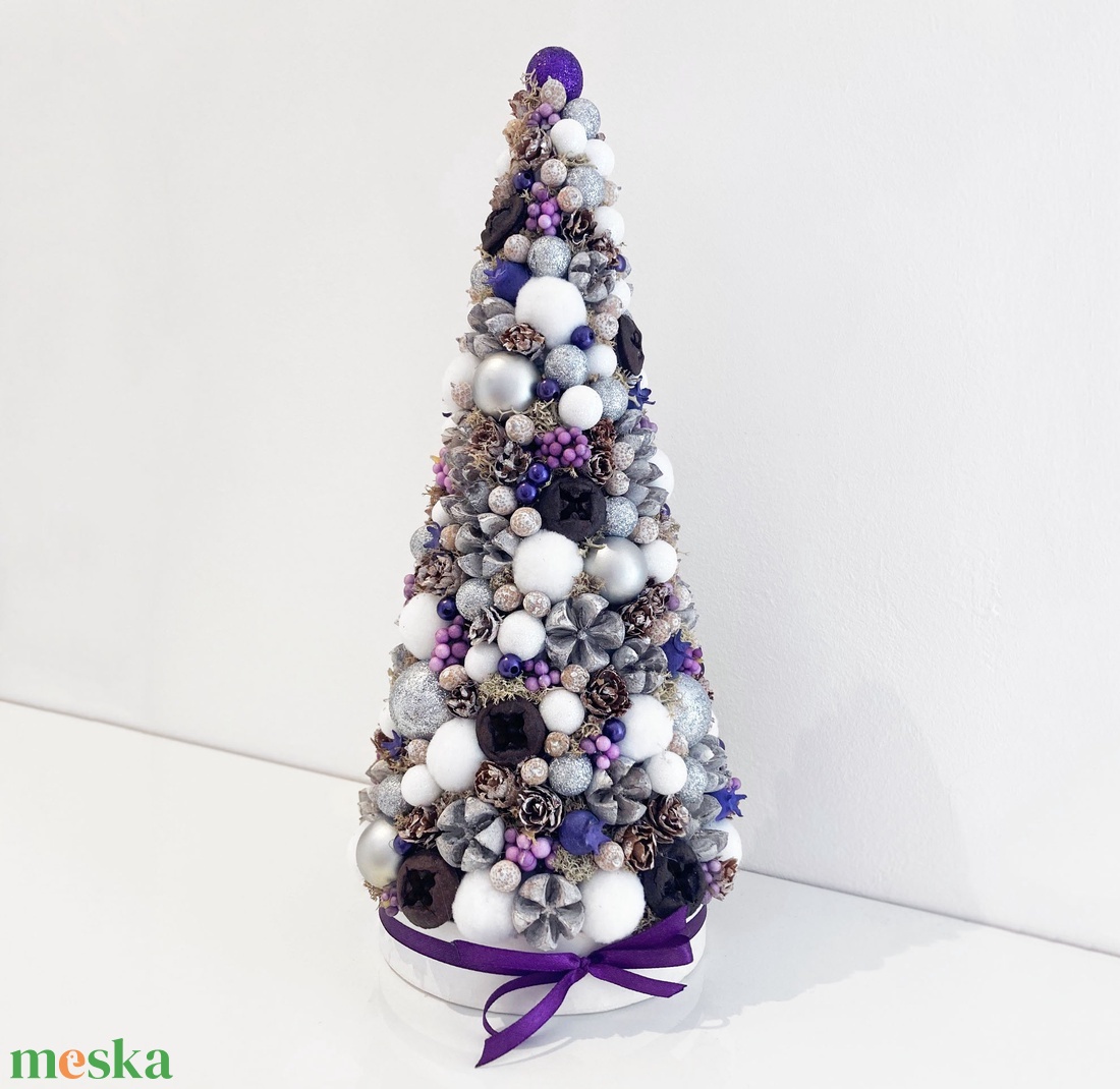 Mini karácsonyfa lila ezüst fehér - karácsony - karácsonyi lakásdekoráció - karácsonyfa, grincsfa - Meska.hu