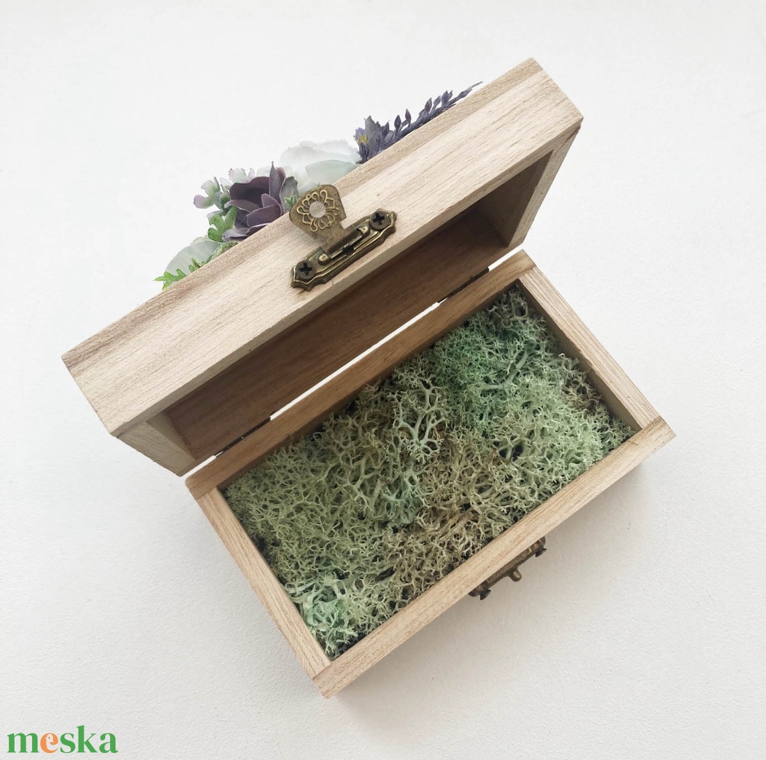 Mini vintage gyűrűtartó doboz levendulás díszítéssel - esküvő - kiegészítők - gyűrűtartó & gyűrűpárna - Meska.hu Mini vintage gyűrűtartó doboz levendulás díszítéssel - esküvő - kiegészítők - gyűrűtartó & gyűrűpárna - Meska.hu
