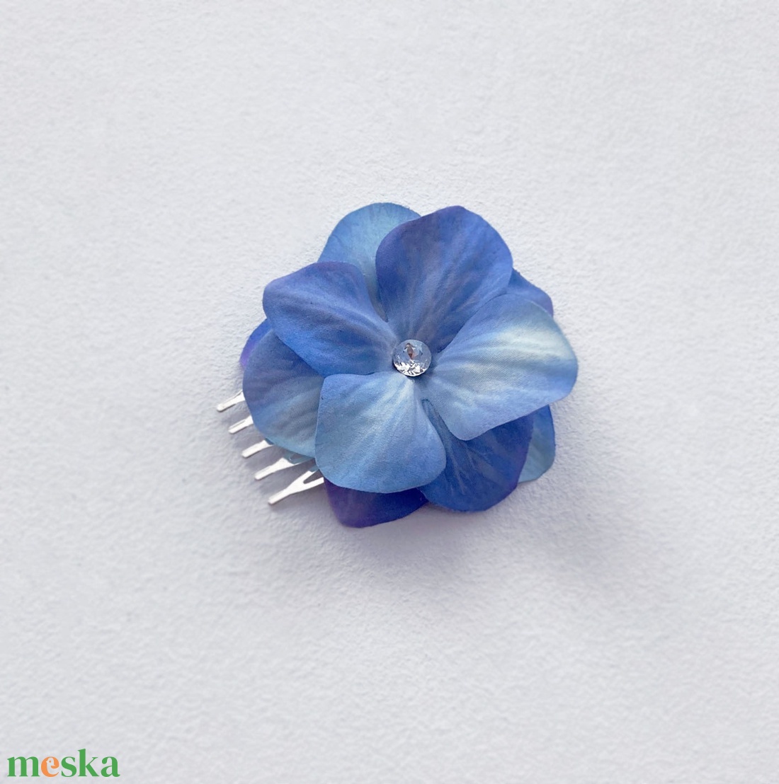Kék virág hajdísz strasszos középpel - esküvő - hajdísz - fésűs hajdísz - Meska.hu